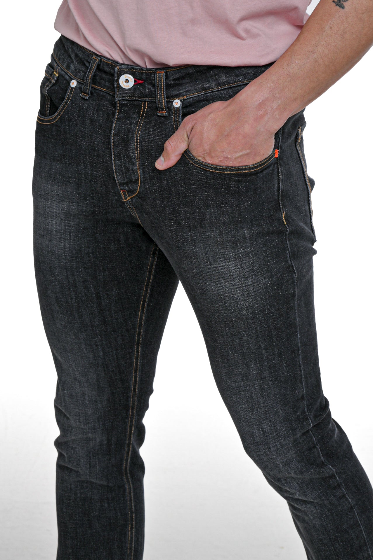 New London BLK Music SS23 slim jeans